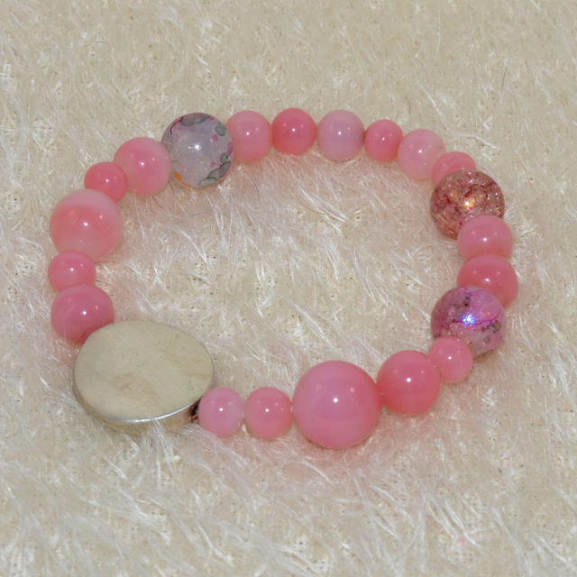 B11 - Bracelet perles verre rose et grande perle métal