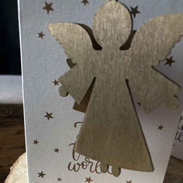 Engel Kerstkaart Goudkleurig met Houten Kerst Engel | gevouwen kaart | met envelop | Christelijke Kerstkaart | handgemaakt