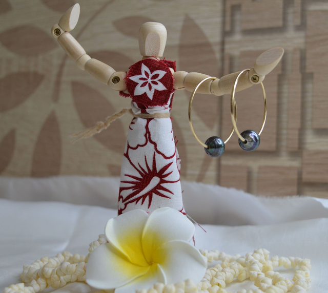 Boucles d'oreilles - créole plaquée or 3,5 cm - perle de Tahiti semi ronde