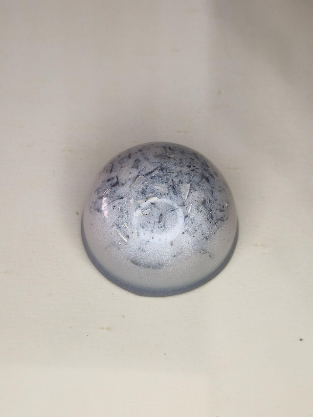 Orgonite, demi-sphère / 072