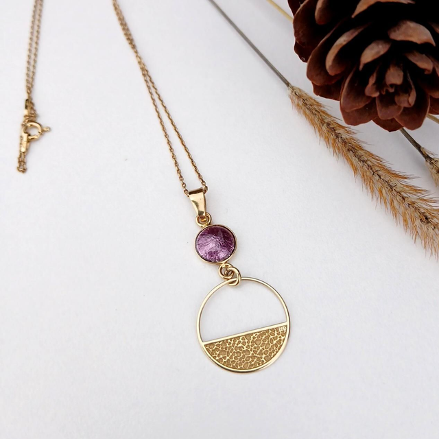 Collier "Cercle Martelé " en émail et Plaqué Or 