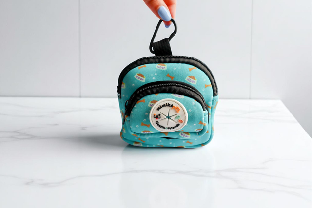 Woof | Bolsa para Sacos + Snacks