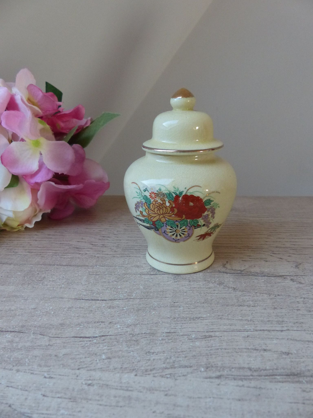 Petit pot à gingembre japonais en porcelaine, pot à gingembre oriental avec couvercle, pot à épices du Japon, ginger jar home decor