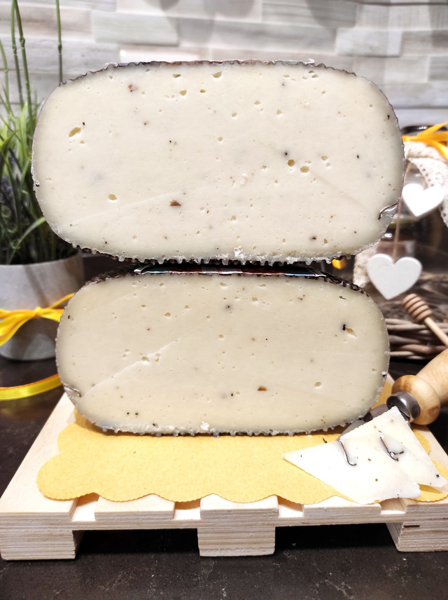 Pecorino al tartufo