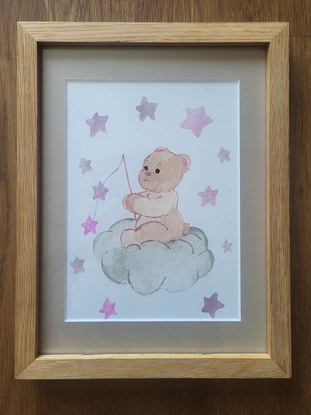 Le petit ours sur son nuage au milieu des étoiles 