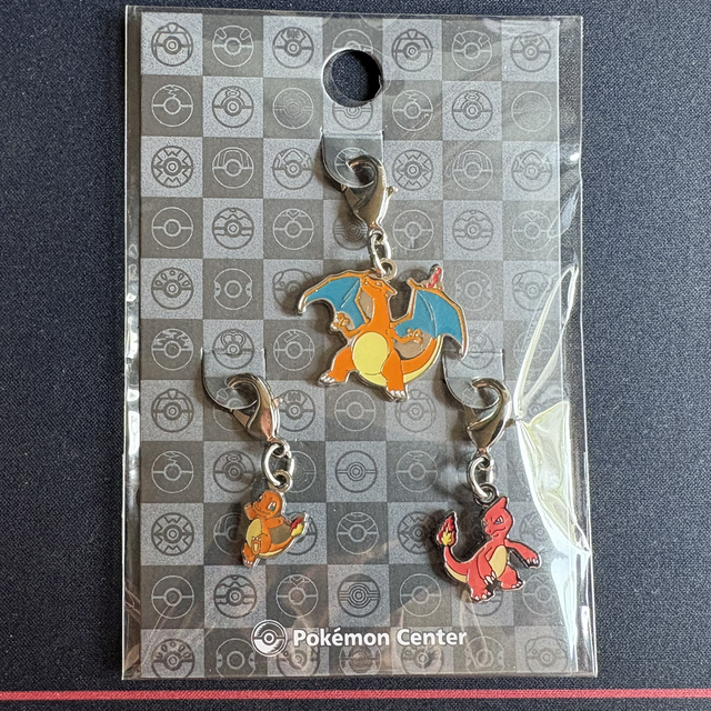Set van 3 charms - Charmander Charmeleon Charizard - Pokémon Center official