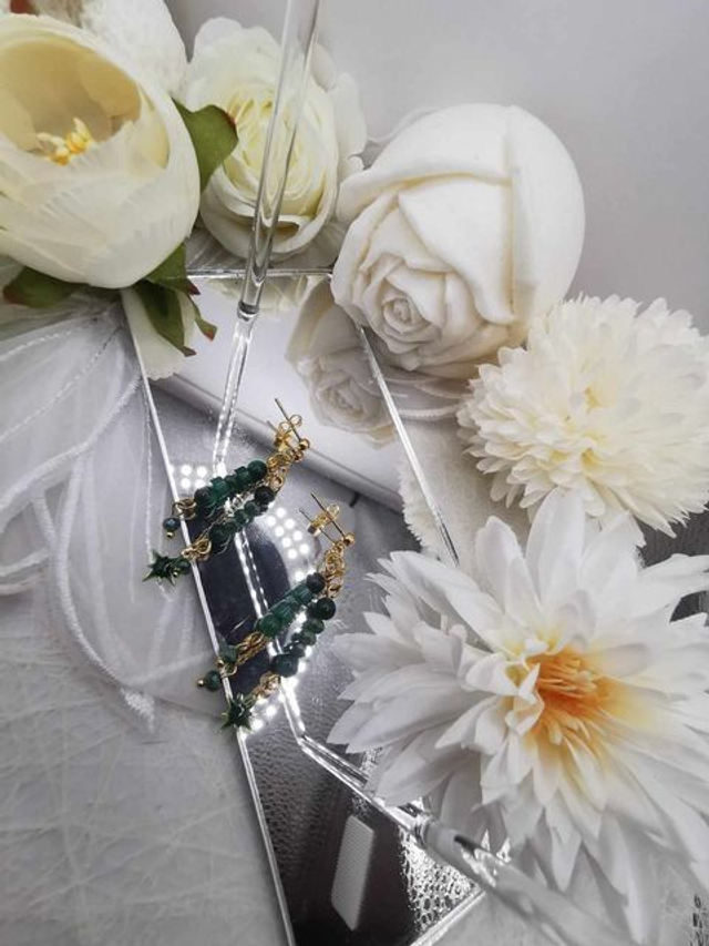 Clous d'oreilles pendants en Émeraude et Œil de Cobra