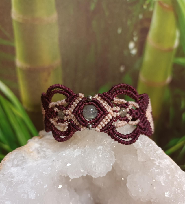 Bracelet en micro-macramé et labradorite