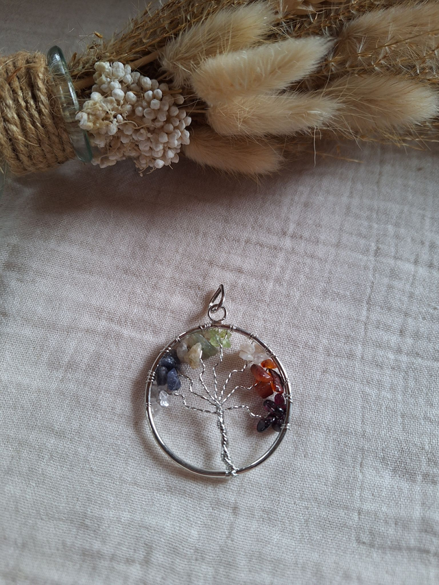 Pendentif Arbre de vie et 7 chakras