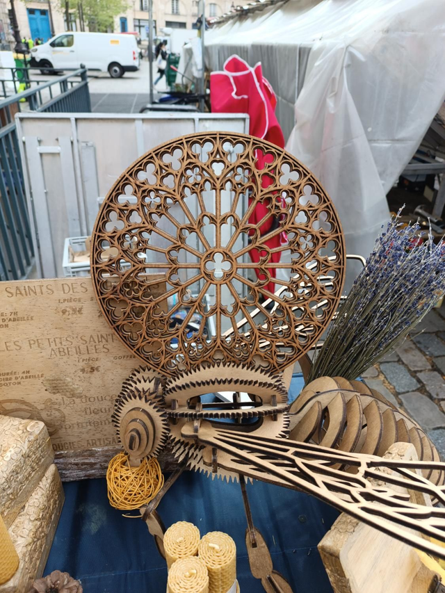 Rosace de notre dame de paris accroche murale ou sous plat 