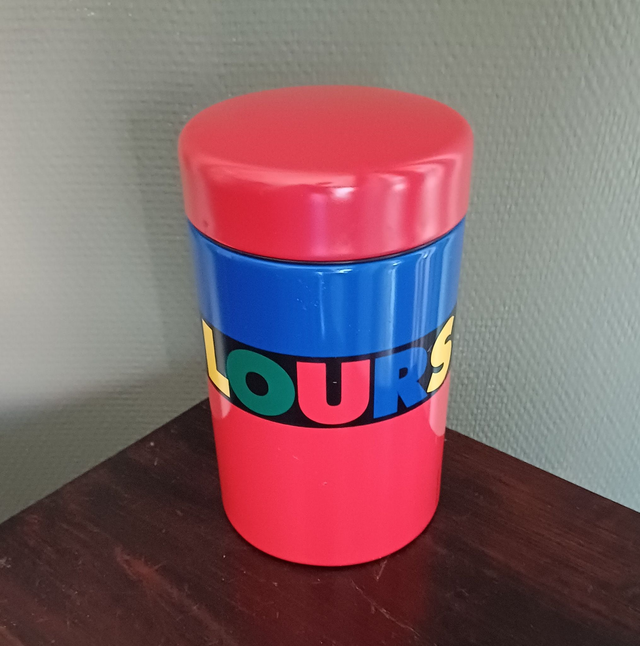 Brabantia | Voorraadbus met deksel &#039;Memphis&#039; style Pop Art Rond metaal (diameter 11 | hoogte 18 cm) rode blauwe en zwarte kleuren | Vintage