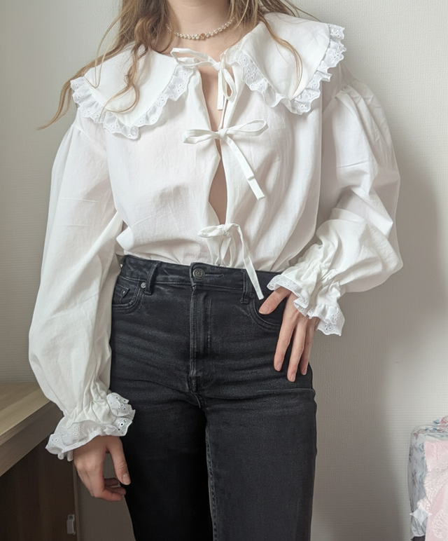 Blouse à grand col claudine