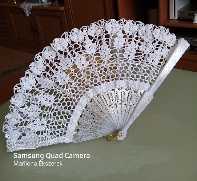 Legyező csipke mintával