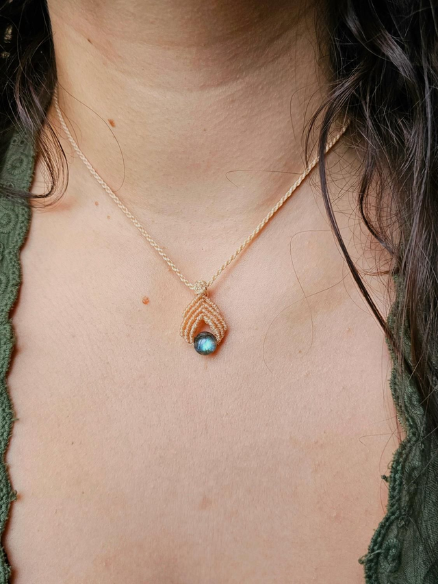 Collier macramé "porte-bonheur"

Labradorite
