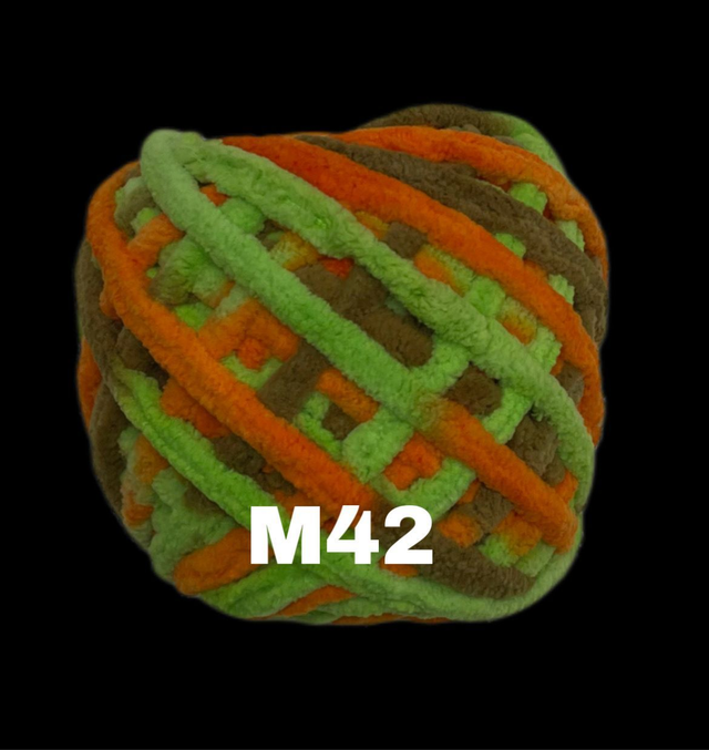 Chenille fluffy yarns 8 mm dik 45 grams