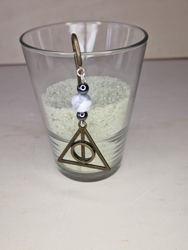 Marque-pages. Howlite,  Hématite / 001