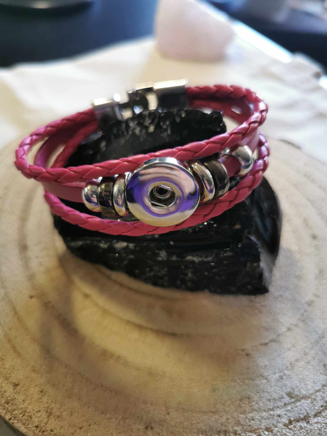 Bracelet triple rose vif en cuir