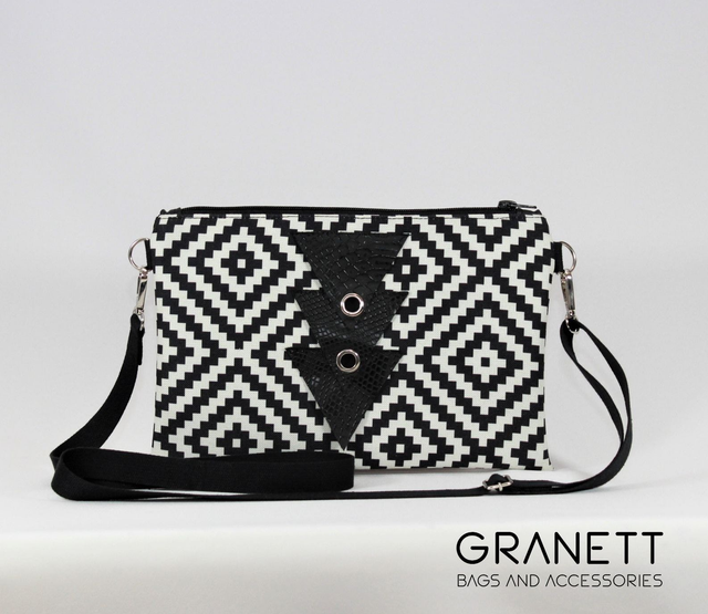 ABSTRACT triangle clutch kézitáska