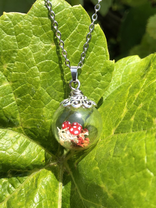 Pendentif amanite rouge