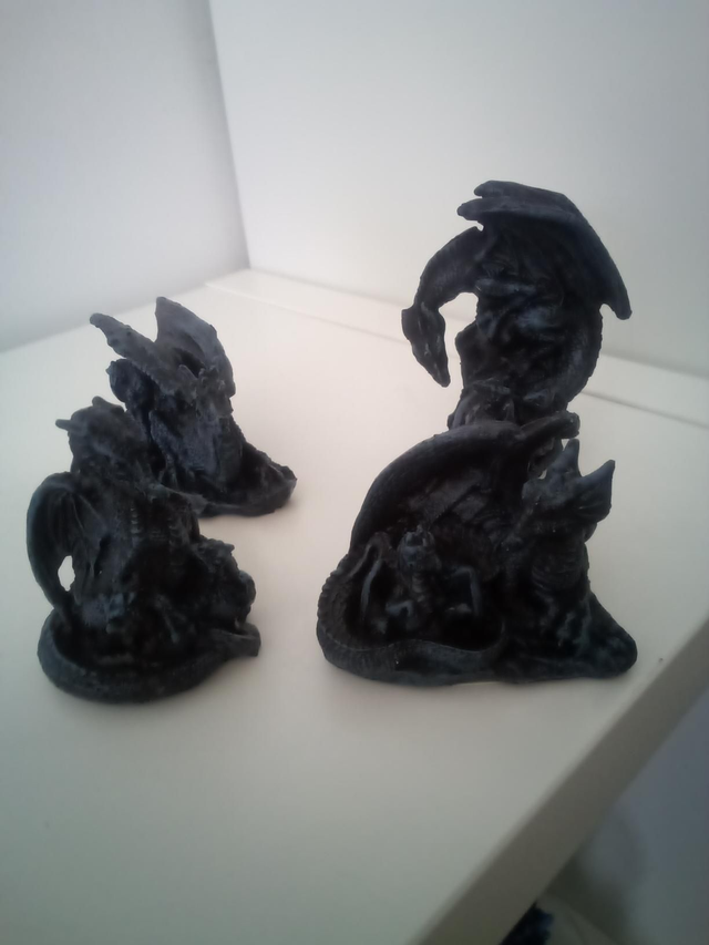 Petit dragon bleu nuit