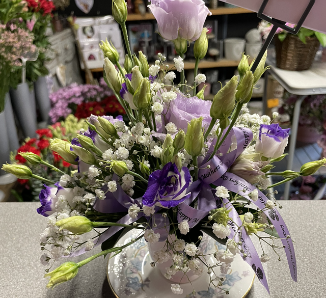 Teacup fresh flower arrangement 