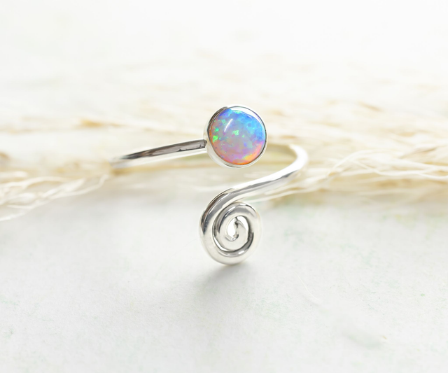 Anillo cruzado de plata 925 con forma de espiral y ópalos azul, verde o blanco.