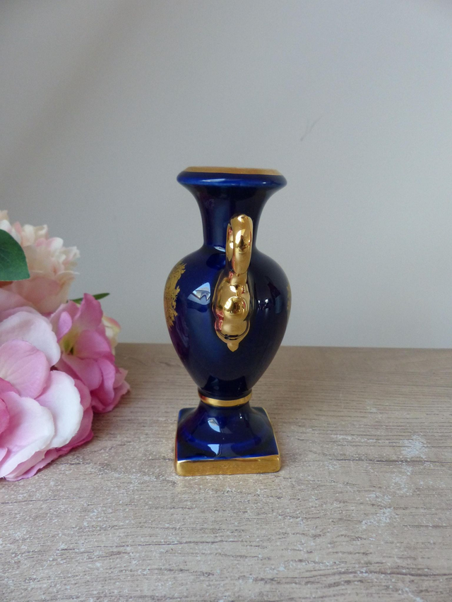Petit vase en porcelaine de Limoges France bleu cobalt décor scène galante, vase romantique décoration chambre, cadeau couple union mariage