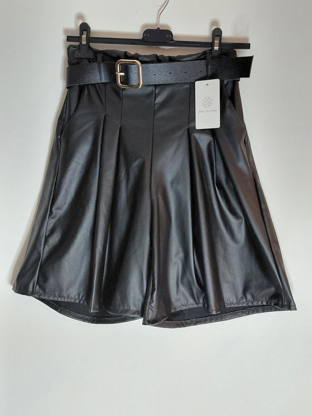 🌈Short femme en simili cuir noir – Élégance et modernité🌈