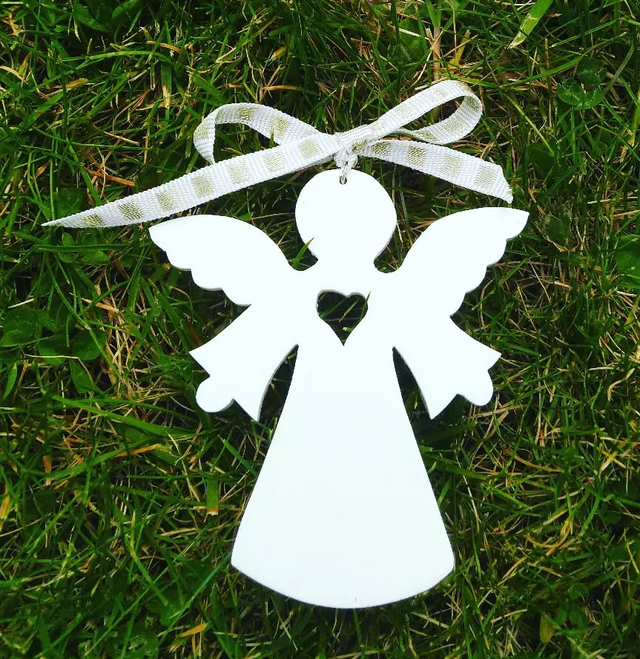 Petit ange à suspendre peint