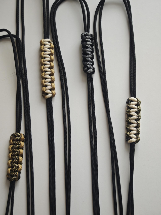Bandoulière (beige/noir) de téléphone RÉGLABLE en paracorde