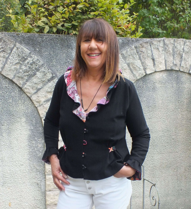 Veste crêpe de laine et col en soie colorée