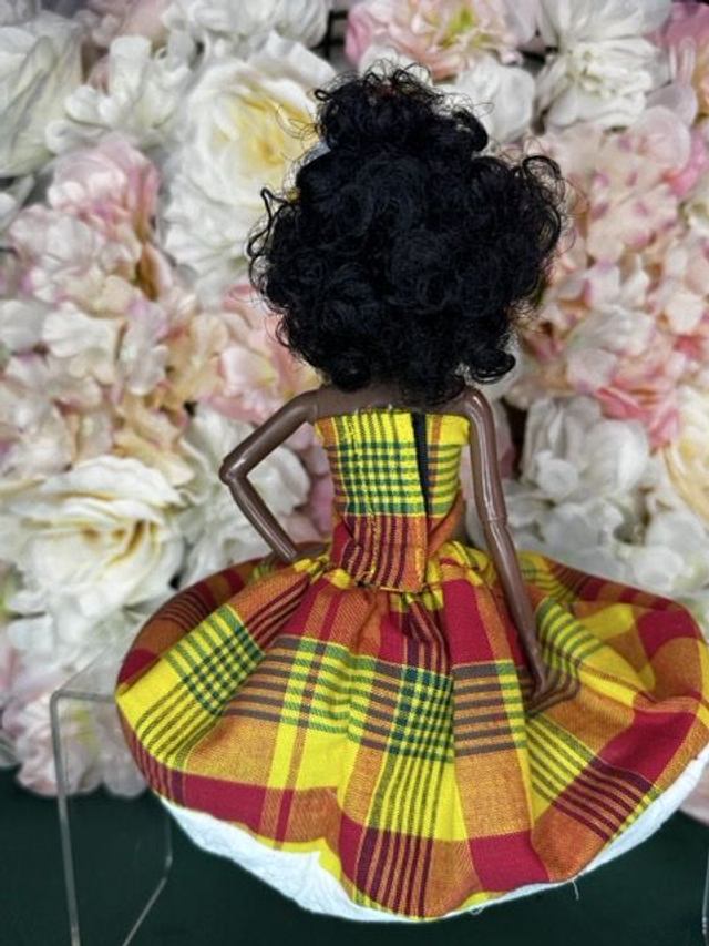 Poupée | Robe madras 100% coton fait main | Collection artisanale | Poupée de décoration | Cadeau unique