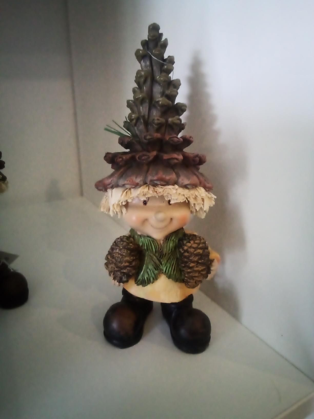 Personnages pommes de pin