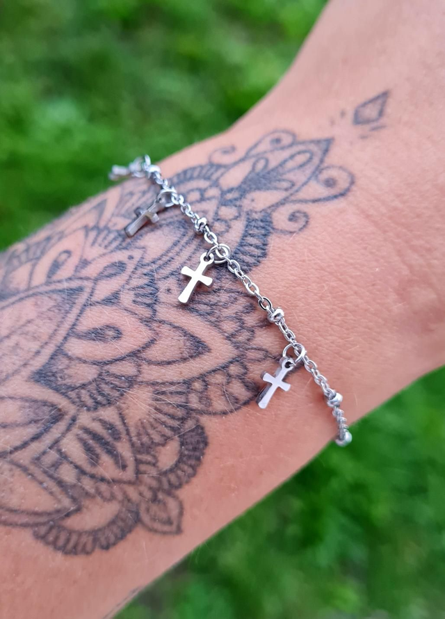 Bracelet en acier argenté avec petites croix