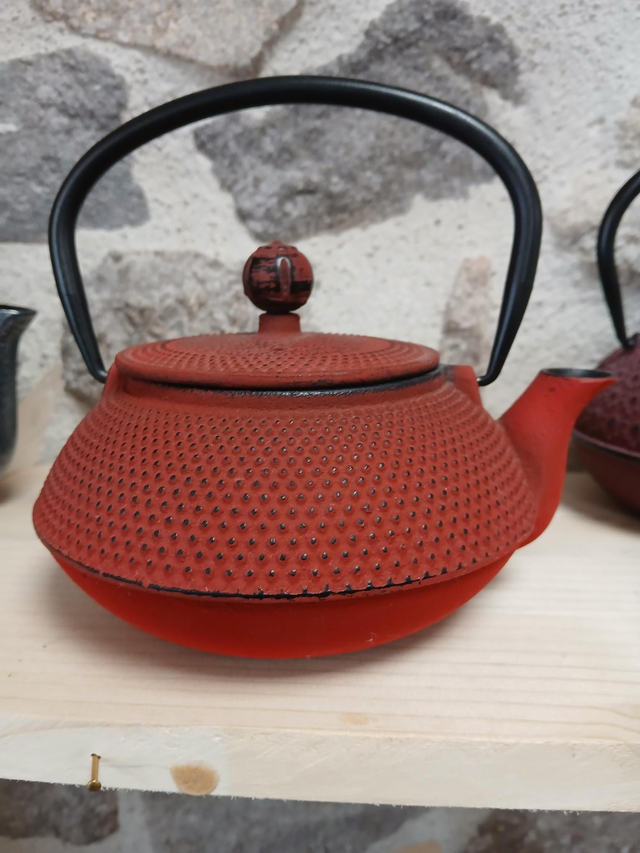 Théière en fonte rouge 0,6 litre