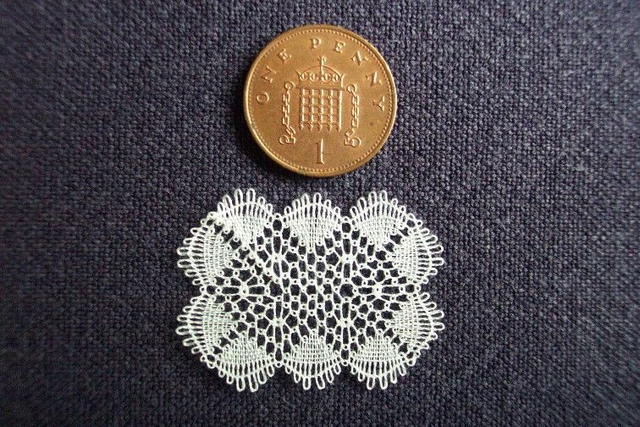 Handmade Lace Mat (Design R3)
