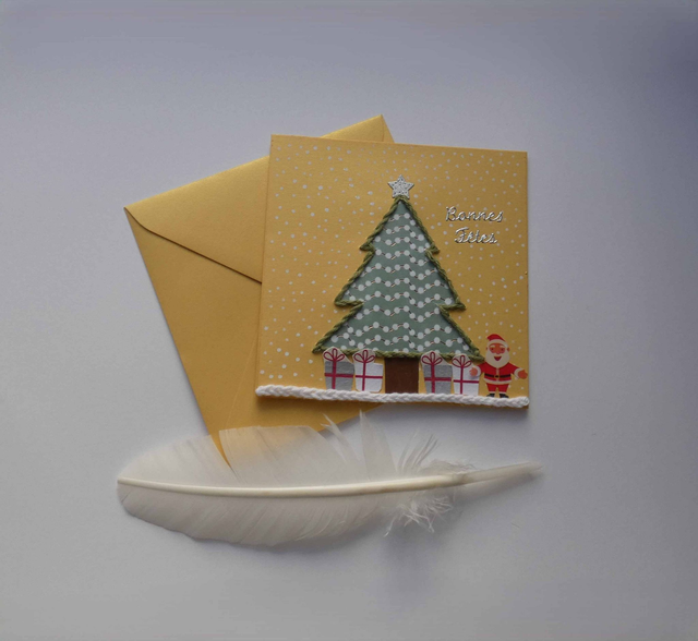 Le sapin le père noël et les cadeaux