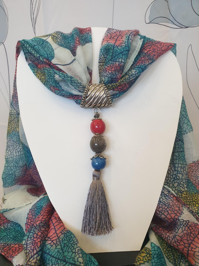 Bijou de foulard et son foulard 