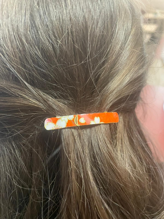 Petite Barrette en Papier Japonais – Élégance et Lumière