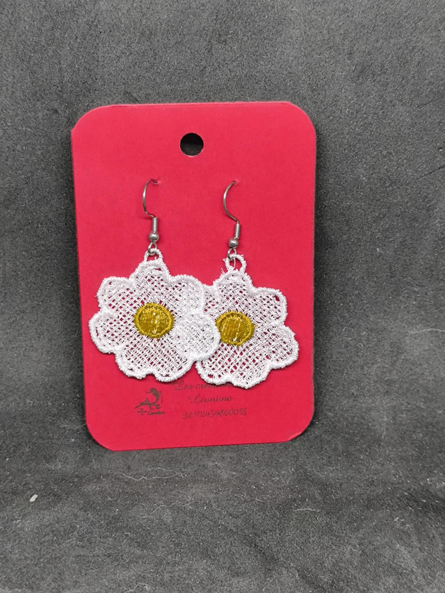 Boucle d'oreille fleur  blanc or