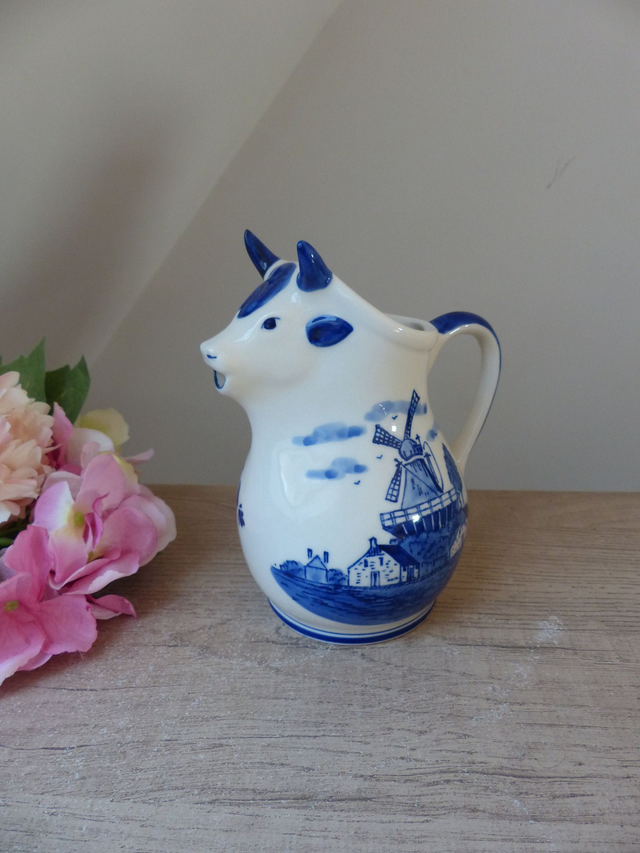Pichet à Lait en Forme de Vache Bleu de Delft – Céramique Peinte Main – Artisanat Hollandais Vintage – Décoration Cuisine Maisone Campagne