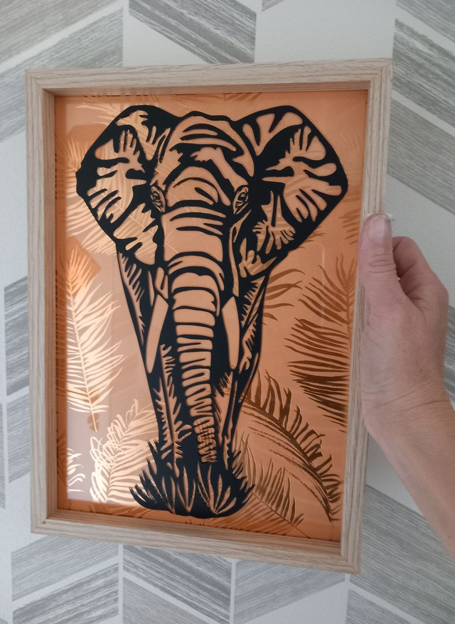 cadre décoratif éléphant, fond doré