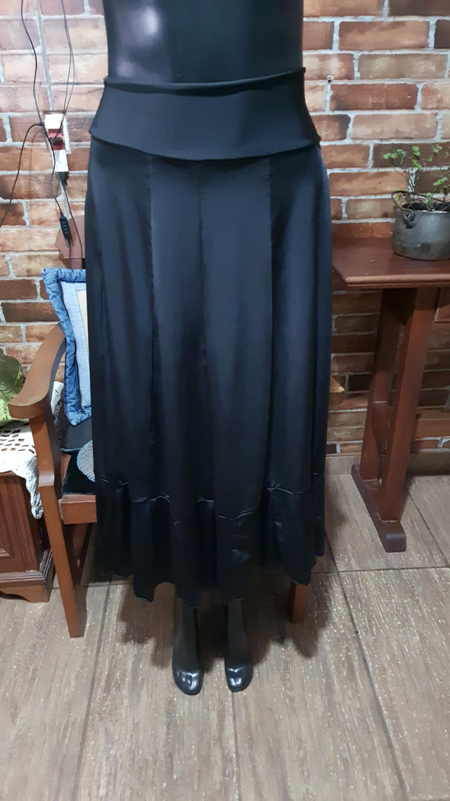 Saia Preta De Malha Fria