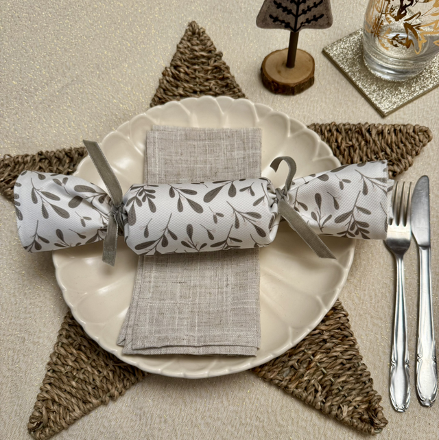 Mistletoe Kisses - Reusable Fabric Crackers 