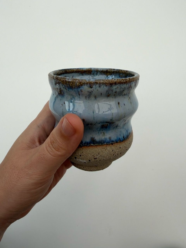 Curvy tumbler - Speckled baby blue