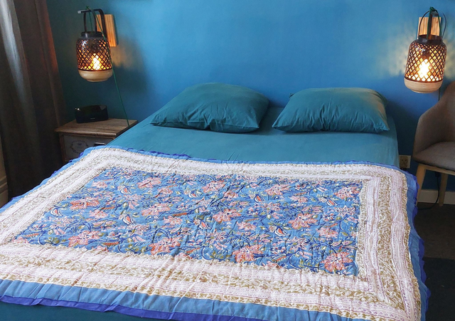 Édredon fait main en coton imprimé bloc - Plaid ou couvre-lit florale réversible - Bleu, orange, rose, vert