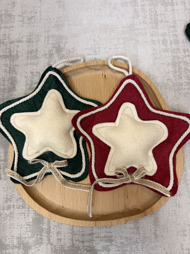 Étoile de Noël à suspendre – Feutrine vert sapin ou rouge