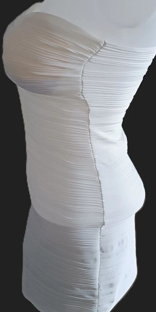Robe sans bretelle courte et sexy