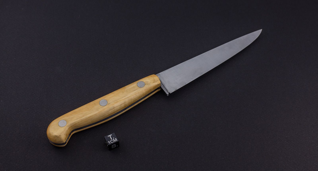 Couteau utile traditionnel - manche en buis, lame carbone