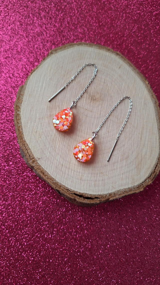 Boucles d'oreilles à enfiler argentées gouttes paillettes Corails/blanches et encre à alcool dorée/orangée
